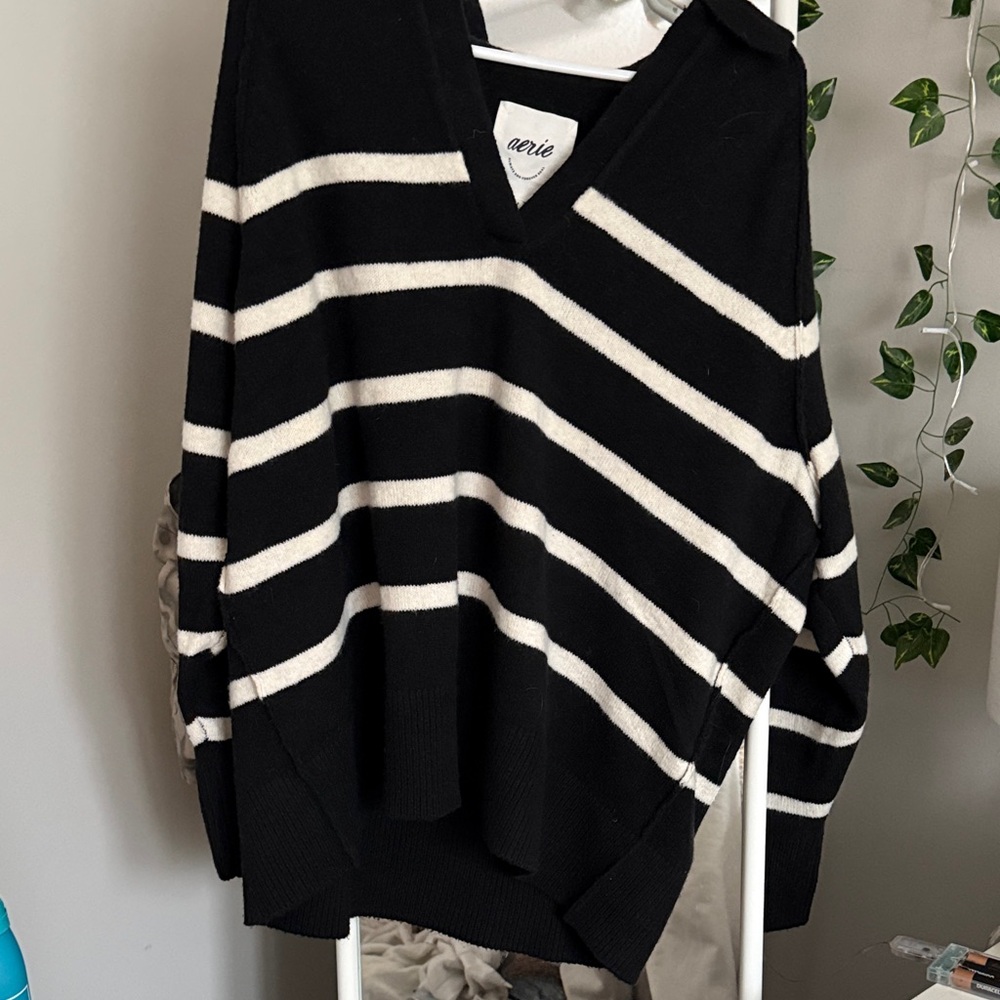 Aerie Black and Cream Striped V-Neck Sweater